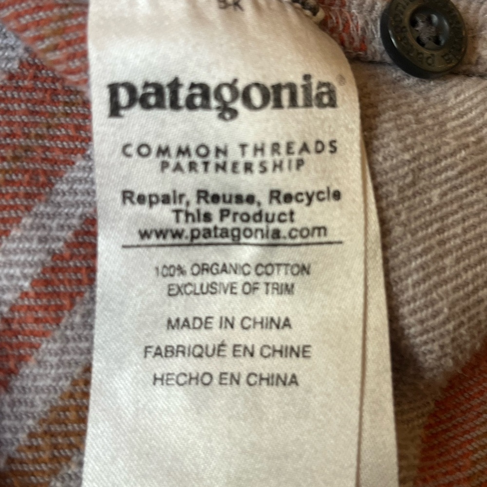 Kids Patagonia Organic Cotton Striped Shirt - Gray and Rust color. - Picture 7 of 7